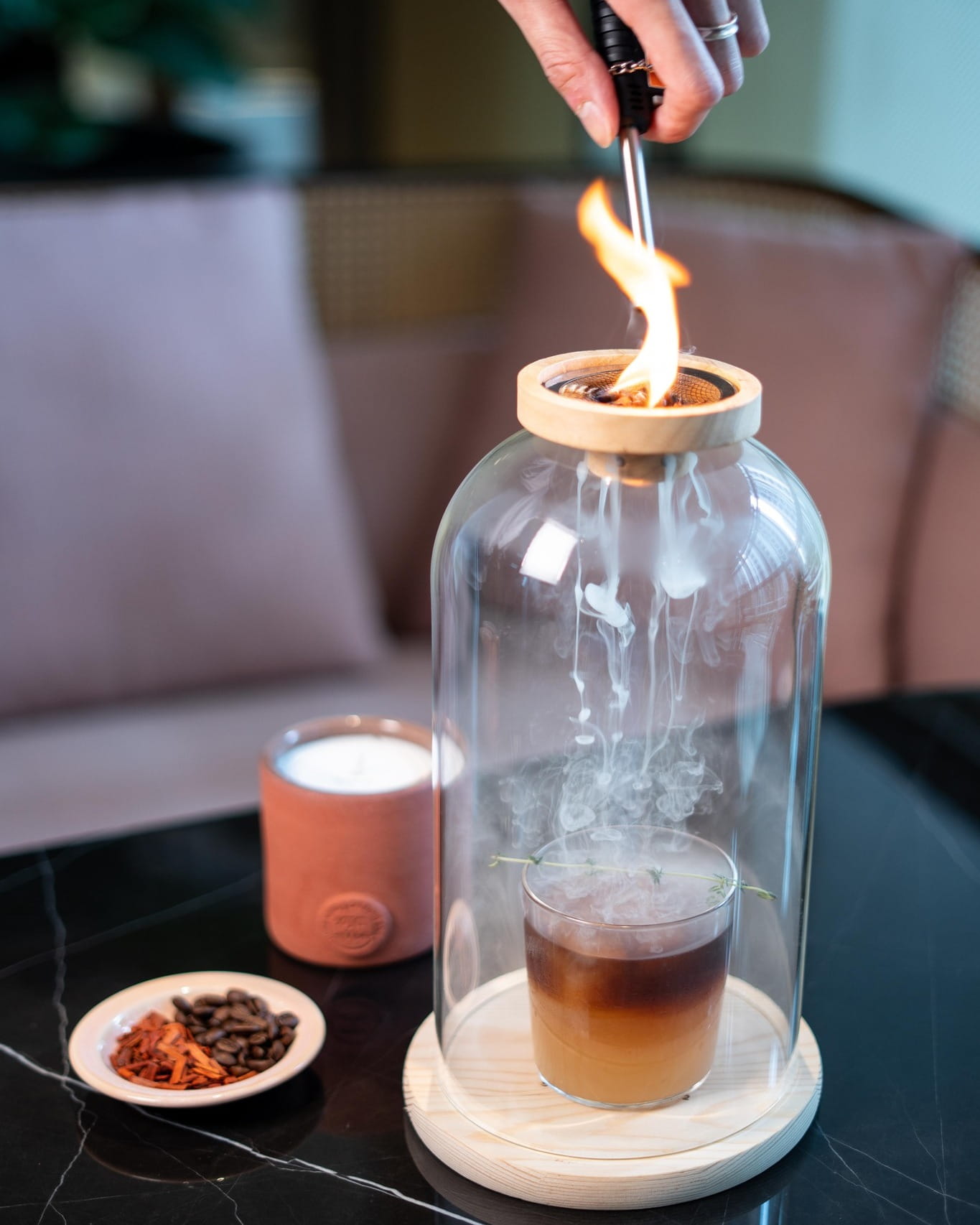 ☕ Presented with burning sandalwood and delicate edible gold leaves, No.84 Cold Brew is a classy beverage that brings the Zen atmosphere from @becandle_saikung ‘s storefront to Domain.

#atEAST #EASTHongKong #EATatEAST #findyourDOMAIN #DomainxBeCandle