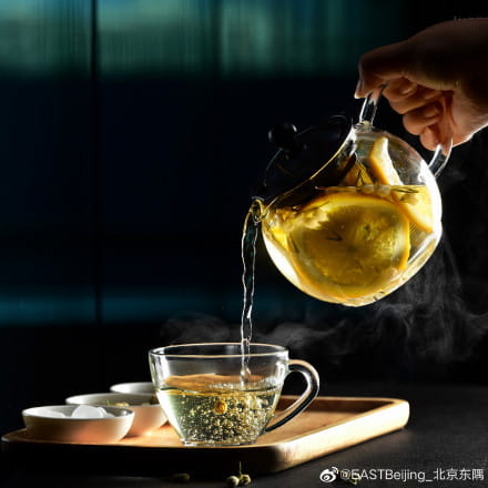 捧上一杯热茶，驱散深秋的寒意。
Domain域全新热饮上线，让暖意随杯中香气氤氲而生。

如需预定座位，可致电+86 10 8414 9830
·
·
#北京东隅##新品推荐# http://t.cn/z8AeSZ5 ​