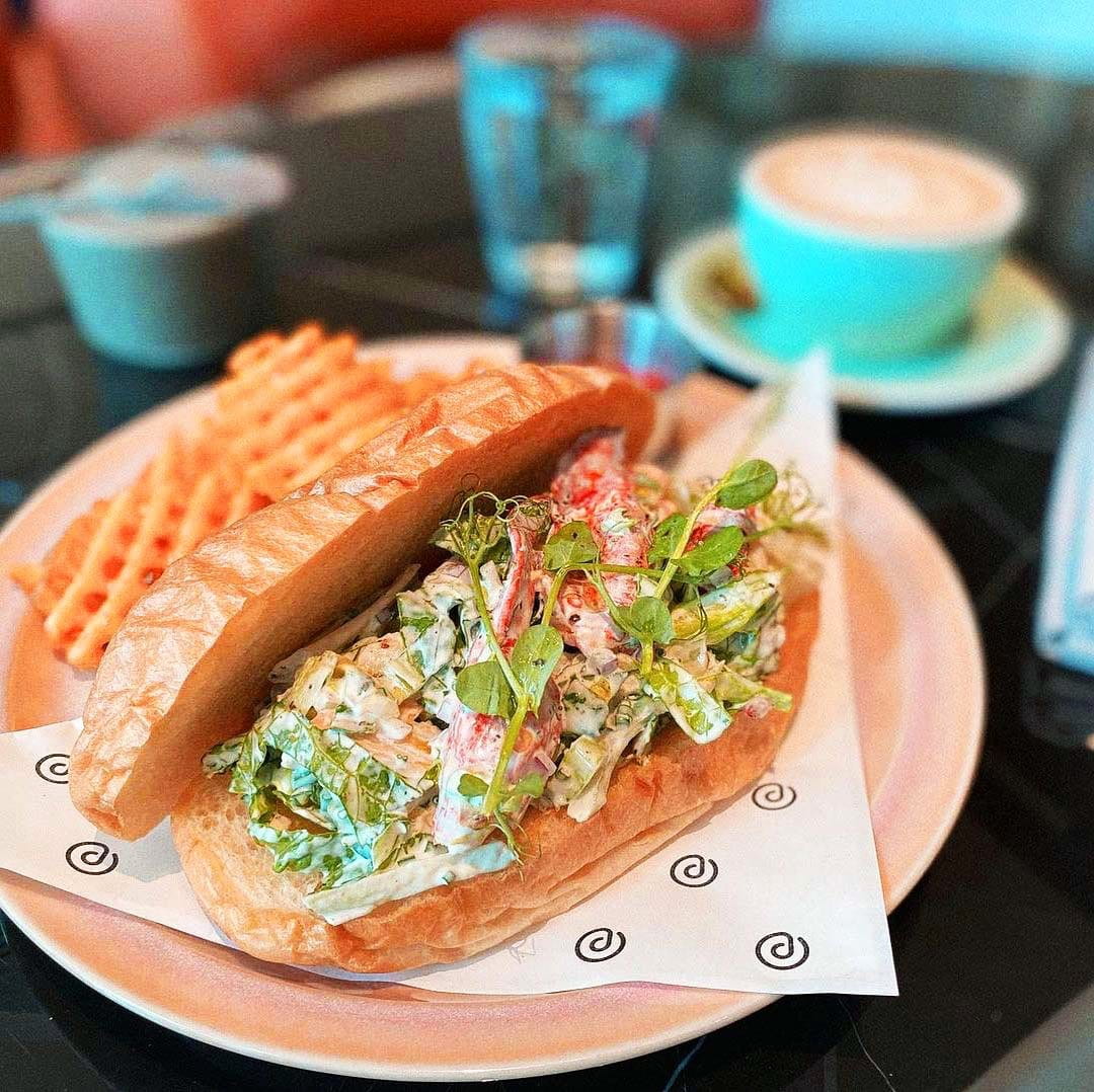 Who's down for a dunch? Pick a dish from @domain.hk all day menu and receive a 50% discount on your coffee, tea or pastry starting from tomorrow! ☕ 🥐

Offer available from 3 - 6pm, Monday – Friday for a limited-time only.

📷: @ms.jmak 

#findyourDOMAIN #EASTHongKong #EatatEAST #atEAST