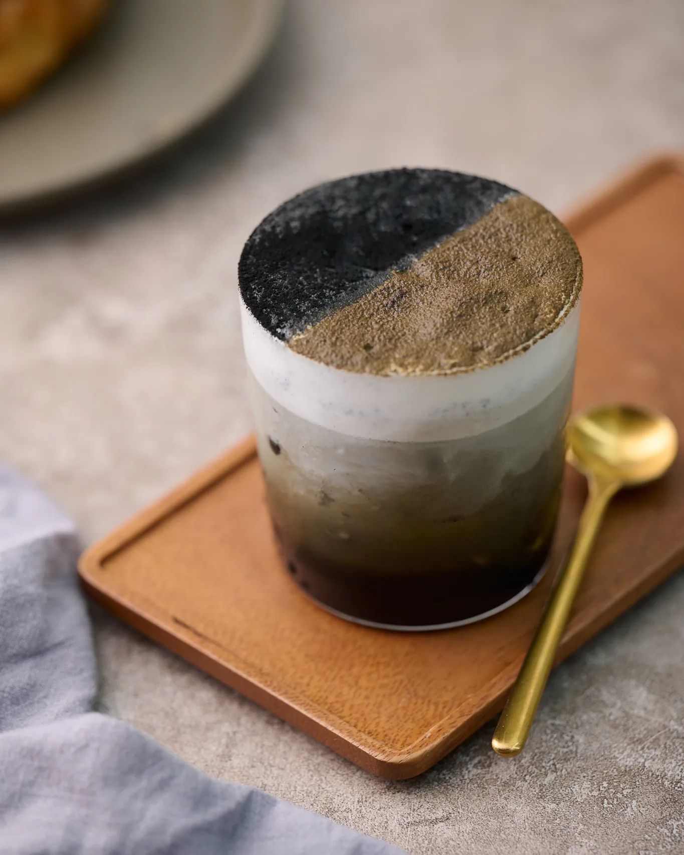 Drive away the Monday blues with the deliciously rich and creamy Hojicha Sesame Latte available at @domain.hk .

#findyourDOMAIN #EASTHongKong #EatatEAST #atEAST