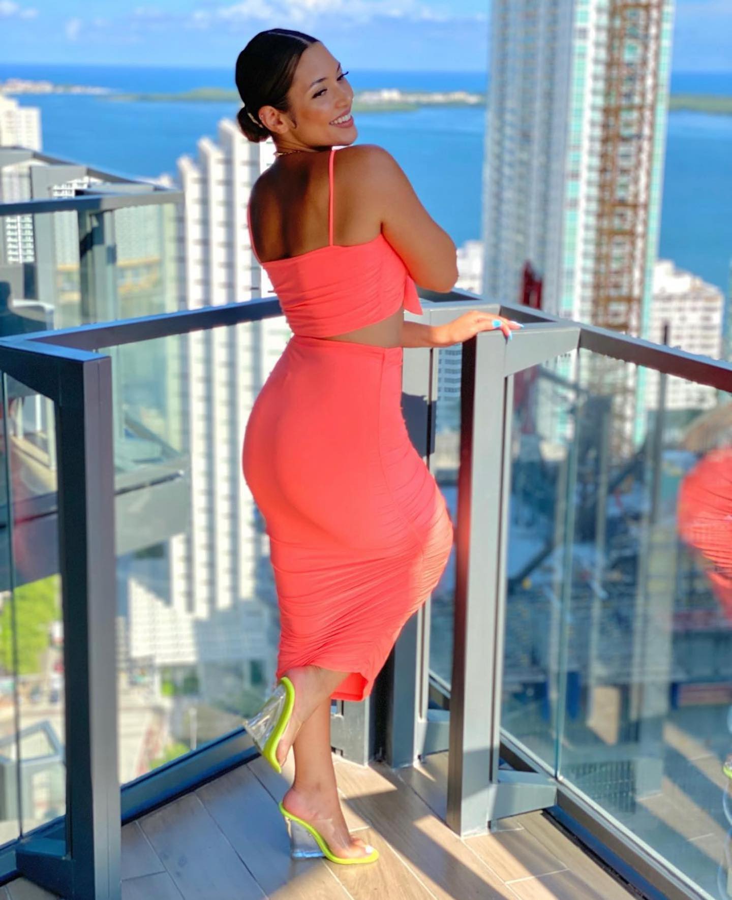 Soaking up the Miami sun high above the city #atEAST

📷 @amaya_kaisia