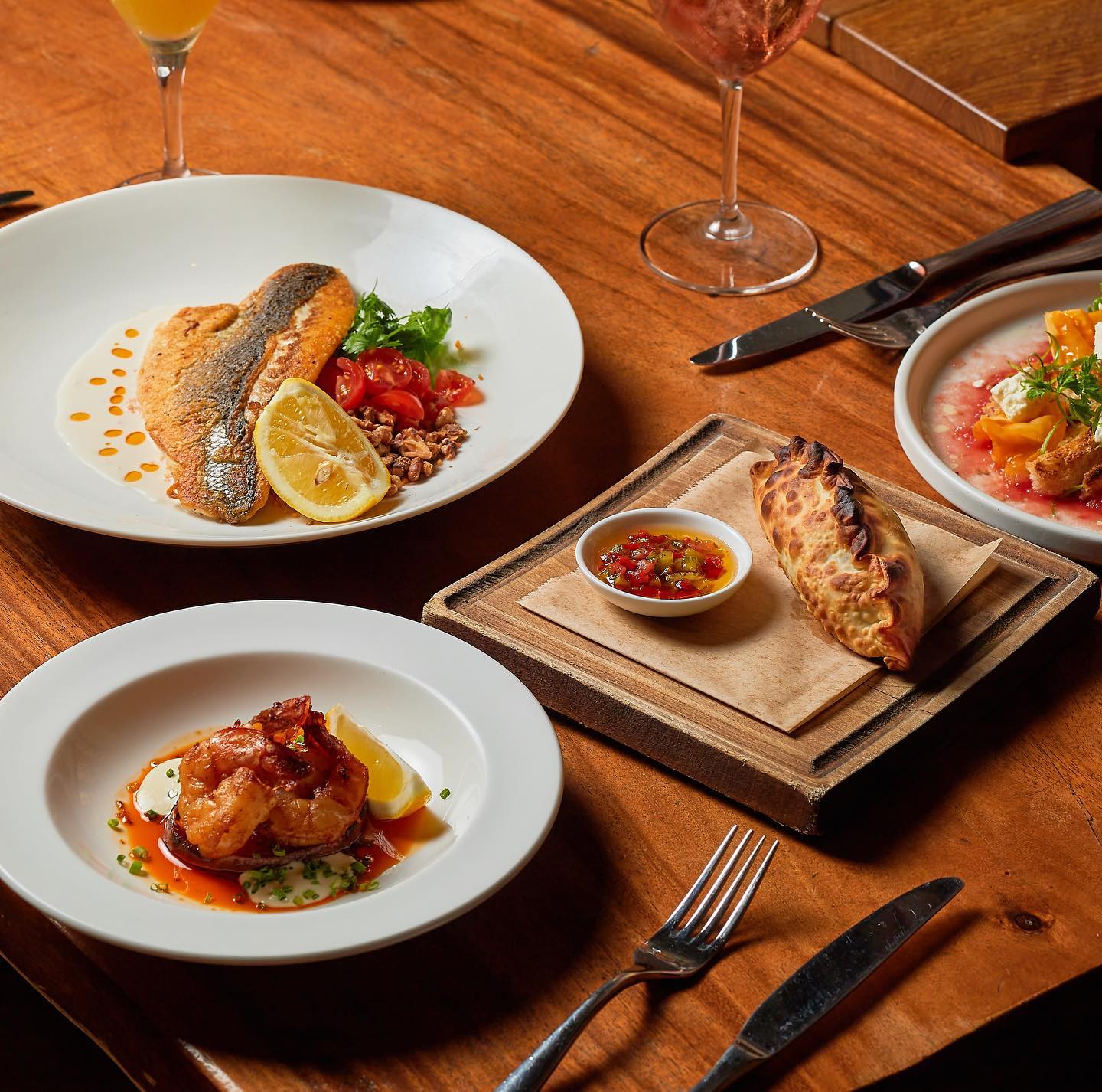 Savor the flavors with our $30 three-course ‘Lunch on the fly’ @quinto.miami🍽️ Quick, delicious, and different every day! Catch this lunchtime delight Mon-Fri, 12-3 pm. #LunchOnTheFly
