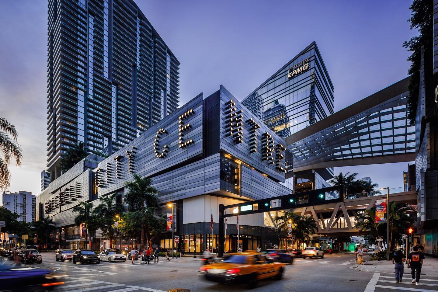 Stay at the center of it all #atEAST. From international dining to premium shopping, experience the best of Miami at your doorstep @brickellcitycentre 🛍️